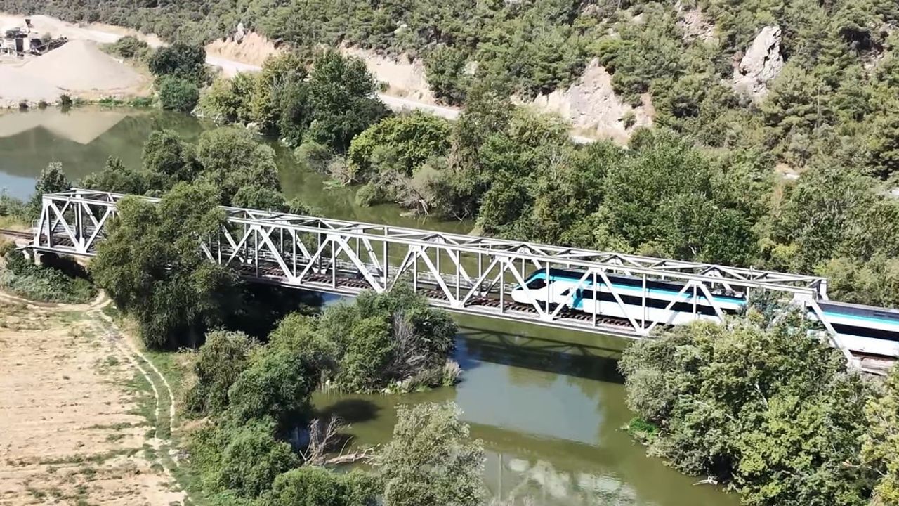 Yerli elektrikli hızlı tren testlerinde saatte 250 kilometreye ulaştı