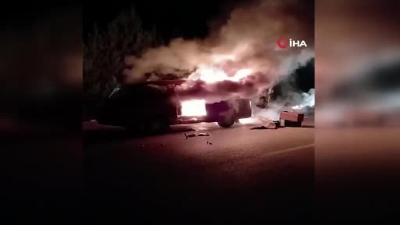 Yeşiloca mevkiinde gece yarısı minibüs yangını: araç kullanılamaz hale geldi