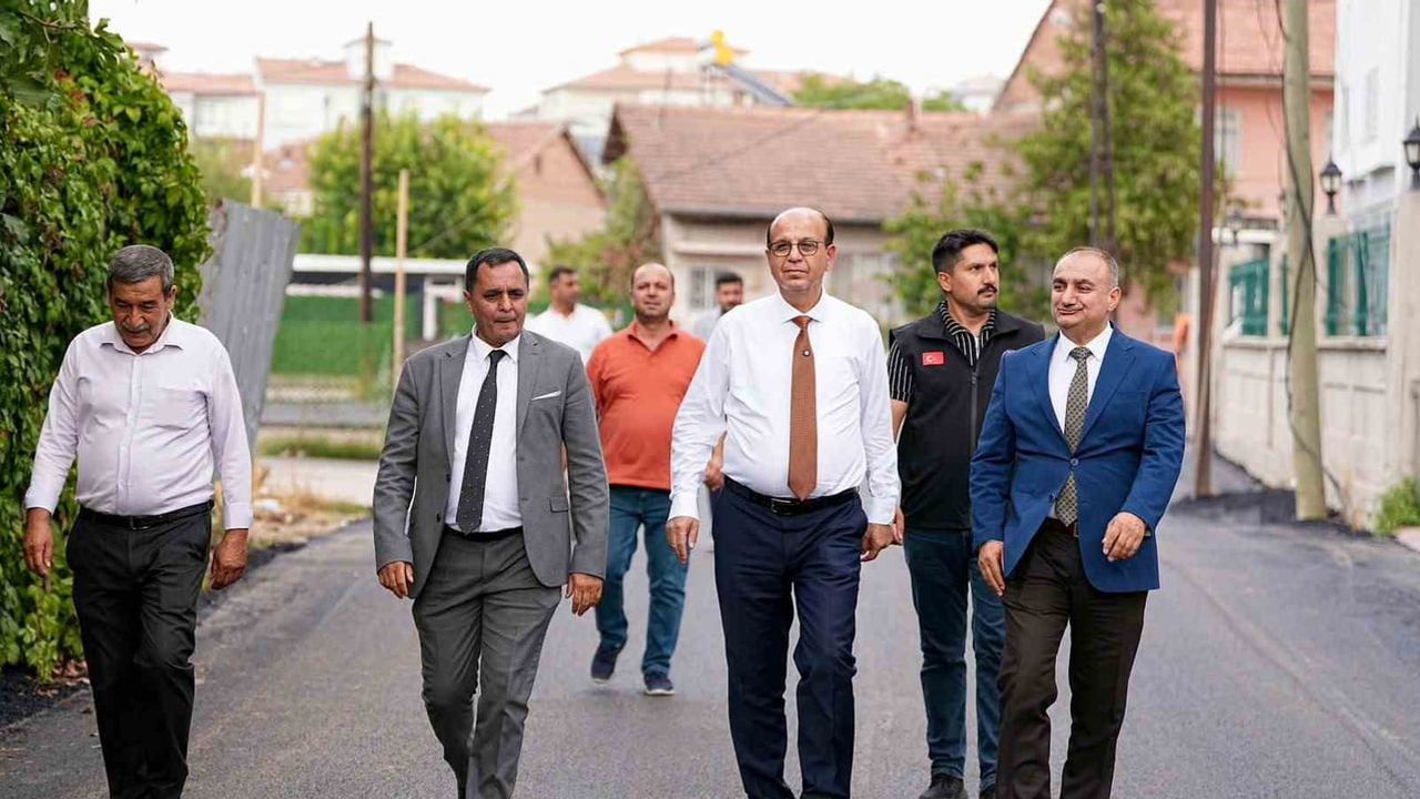 Yeşilyurt’ta sıcak asfaltla ulaşım konforu yükseliyor