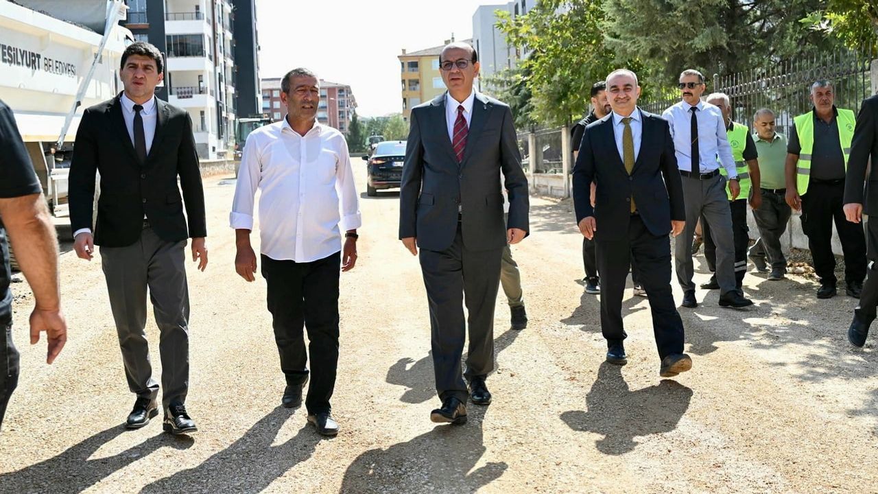 Yeşilyurt’ta ulaşım ağı güçleniyor: asfalt seferberliği Özalper’den devam ediyor