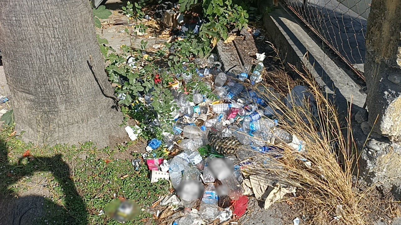 Yıkılan Tarım İlçe Müdürlüğü binasının arazisi otopark ve çöplüğe döndü