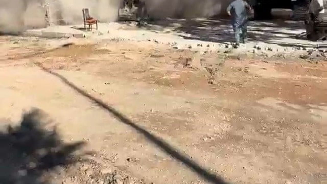 Yıkım çalışmasında saniyeler içinde çöken blok Mustafakemalpaşa'da paniğe neden oldu