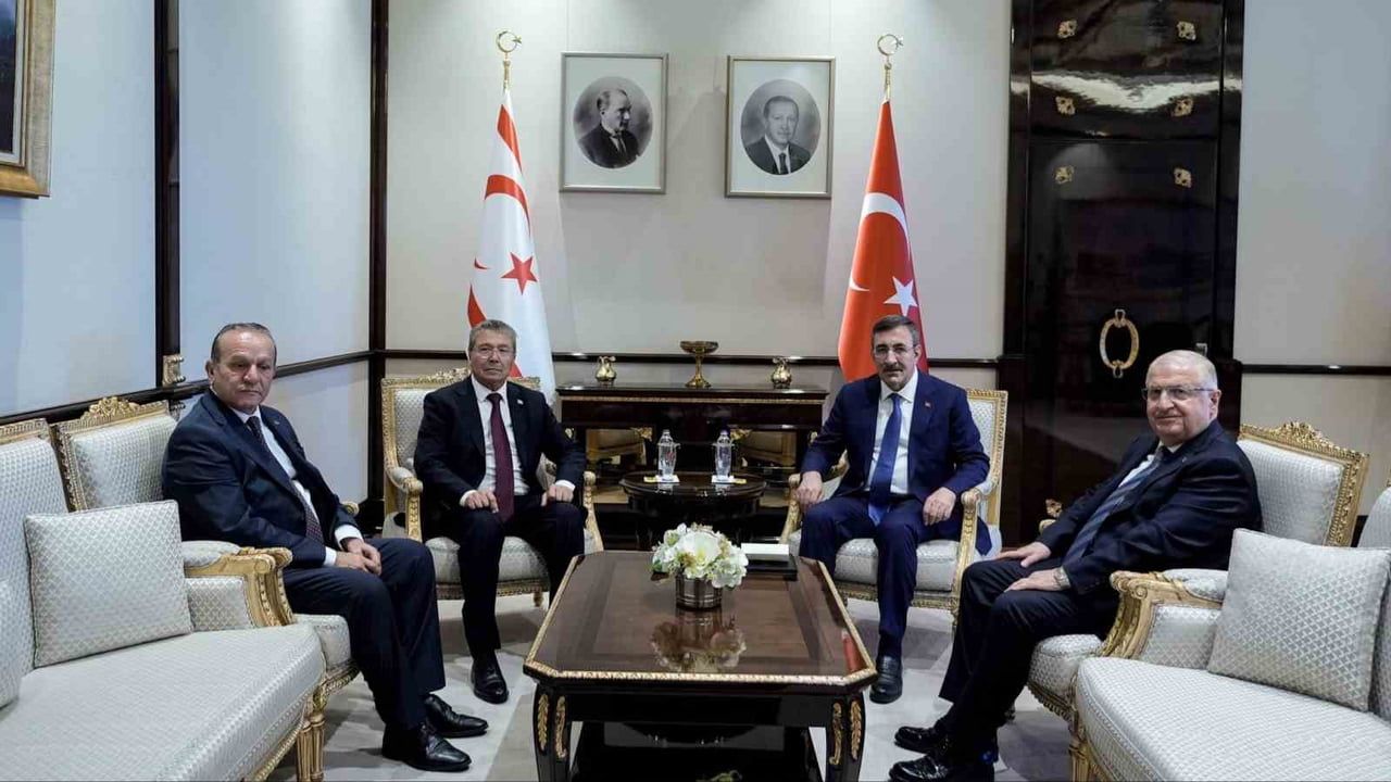 Yılmaz ile Üstel'in görüşmesinde öncelik Girne açıklarındaki arama kurtarma çalışmalarına verildi