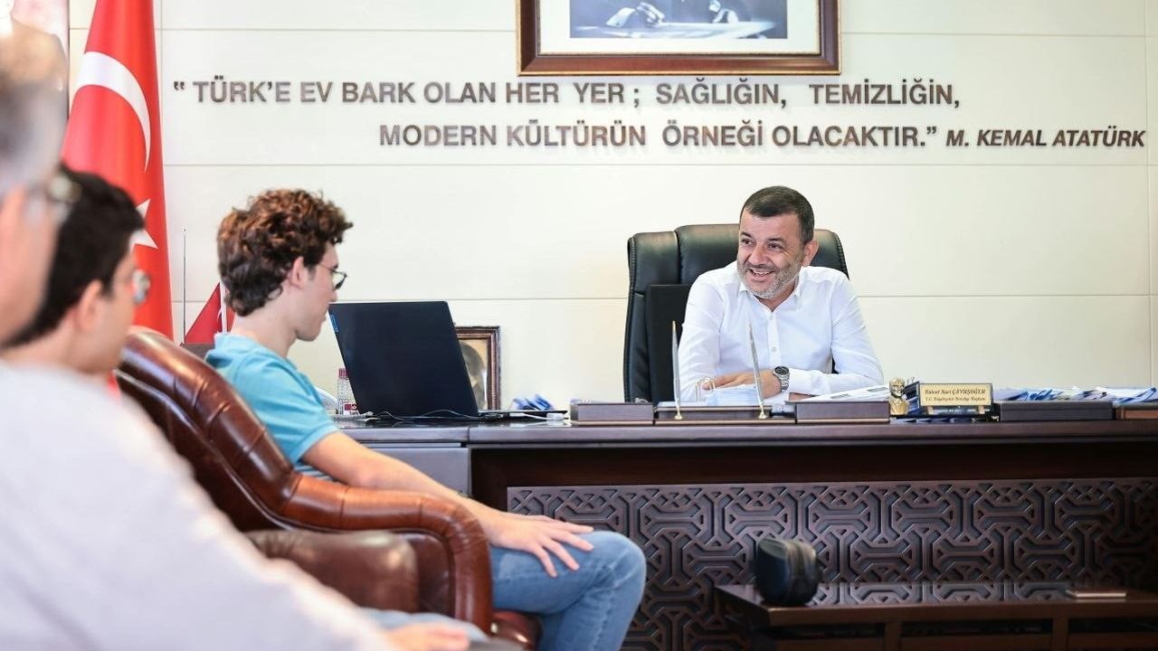 YKS'de ilk 100'e giren öğrenciler Çavuşoğlu'nun konukları oldu
