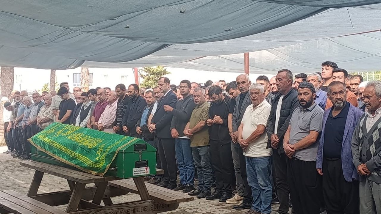 Yol çalışmasında yaşamını yitiren 18 yaşındaki işçi andırın’da son yolculuğuna uğurlandı