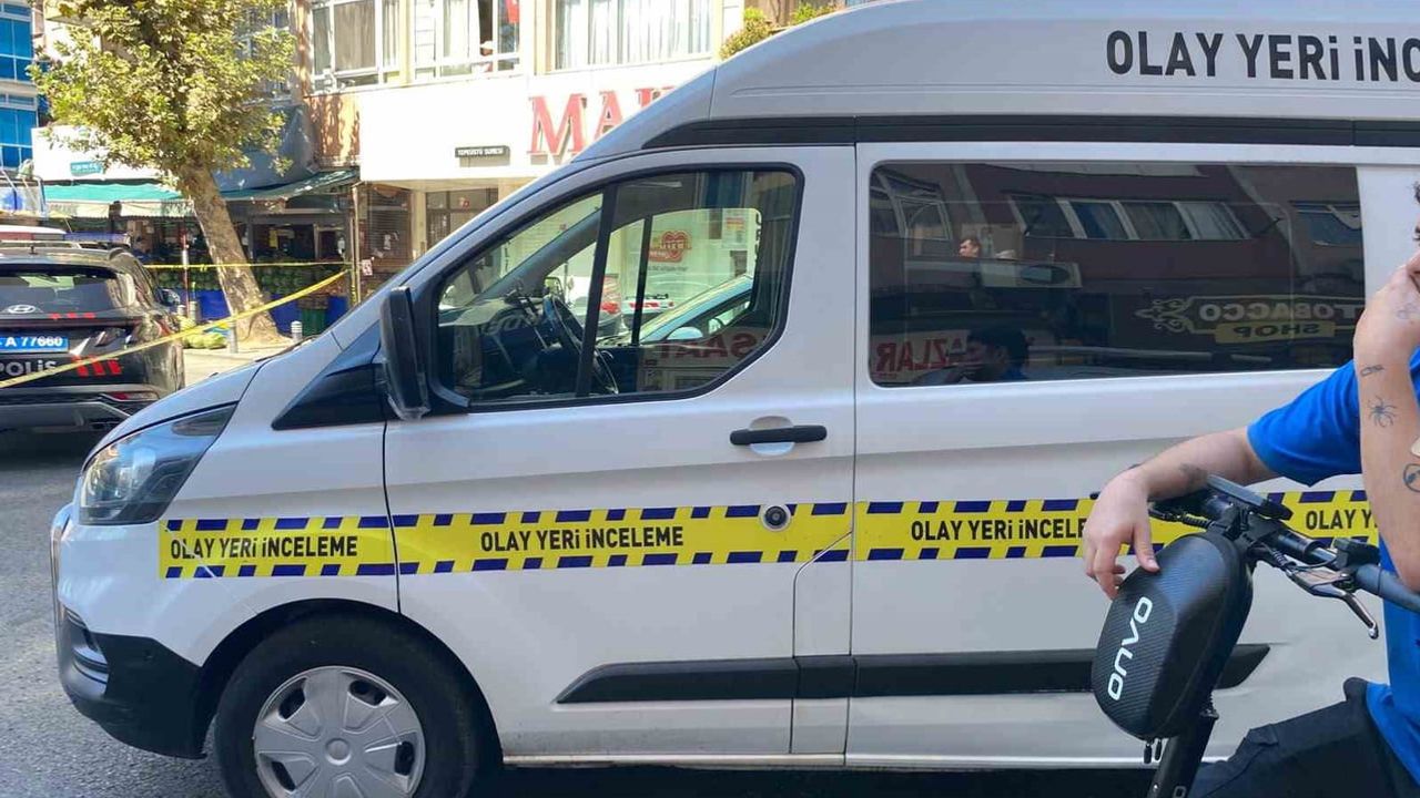 Yolun karşısına geçme girişimi trajediyle bitti: Küçükçekmece'de kadın hayatını kaybetti