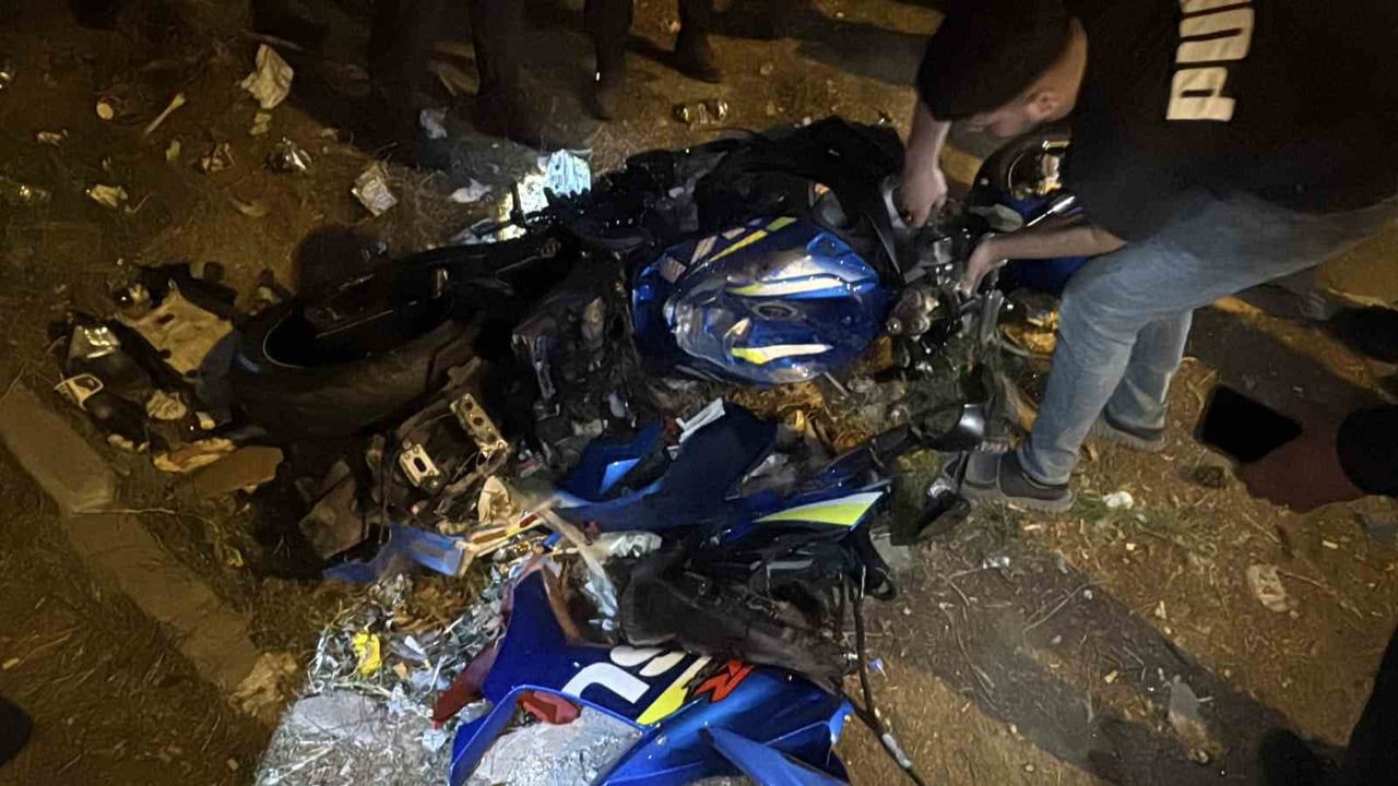 Yolun sonunu göremeyen sürücü motosikletiyle boş araziye uçtu