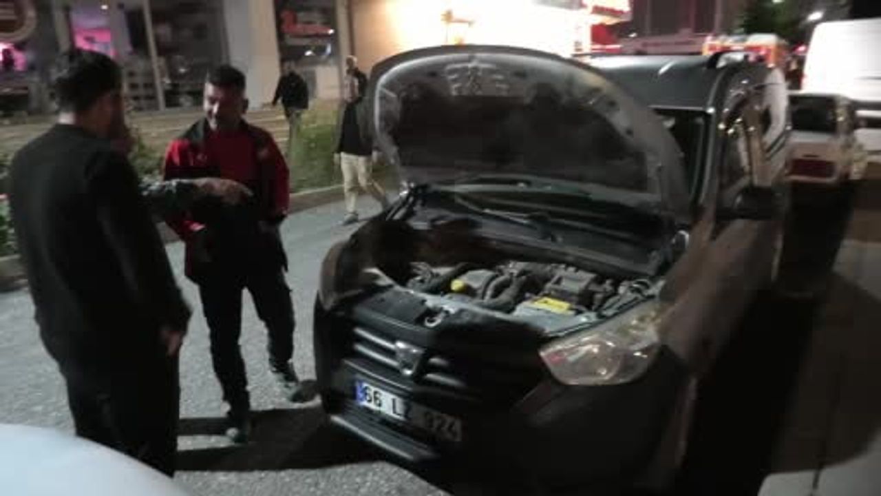 Yozgat'ta motor boşluğuna giren yavru kedi itfaiye tarafından kurtarıldı