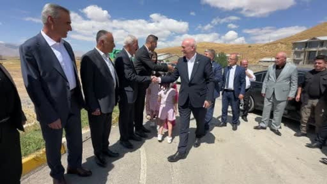 yüksekova'da çiftçilerle buluşan başkan bayraktar destek ve talepleri dinledi