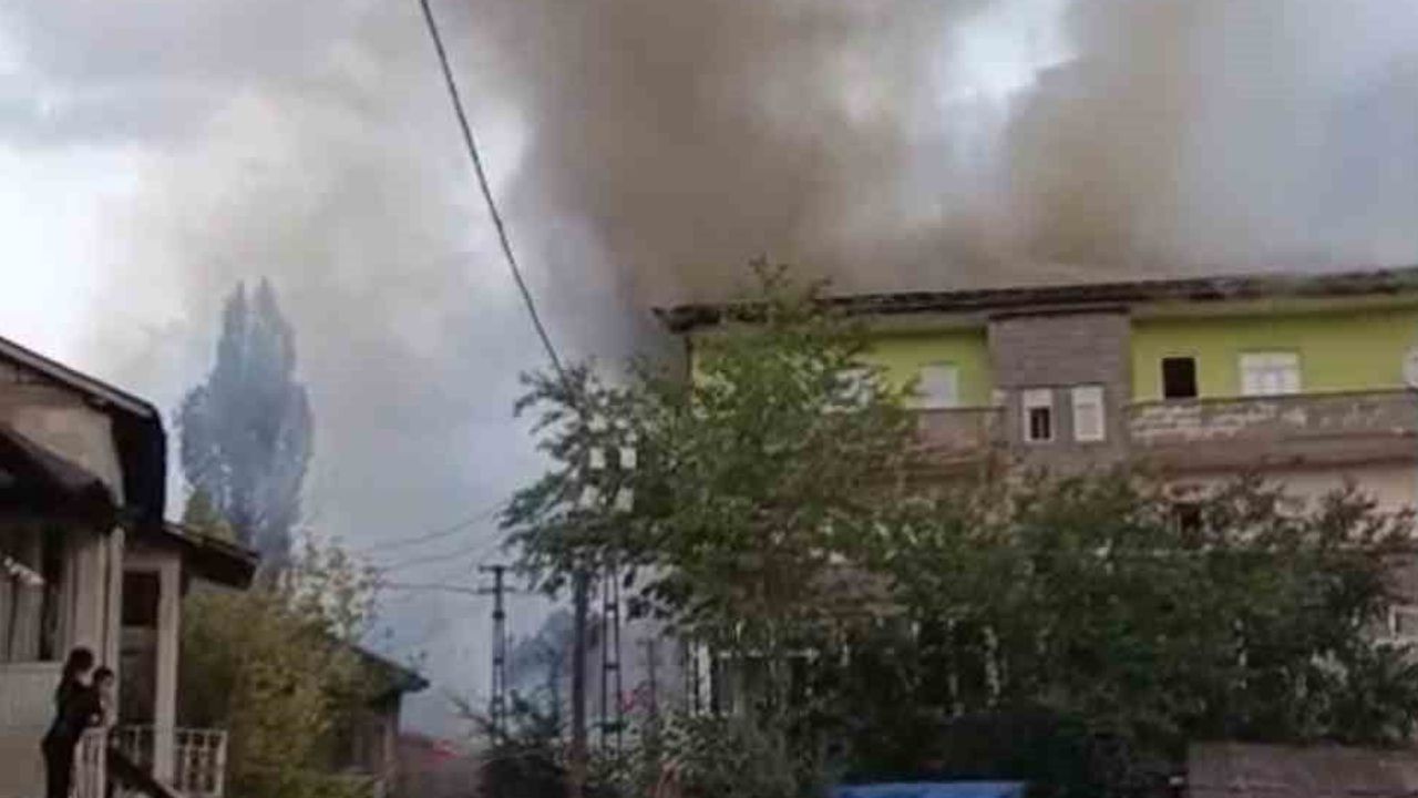 Yüksekova'da depo yangını bir daireyi etkiledi