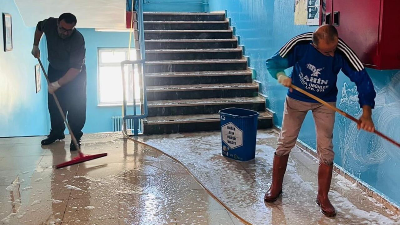 Yüksekova'da el ele: okullar yeni döneme hazırlandı