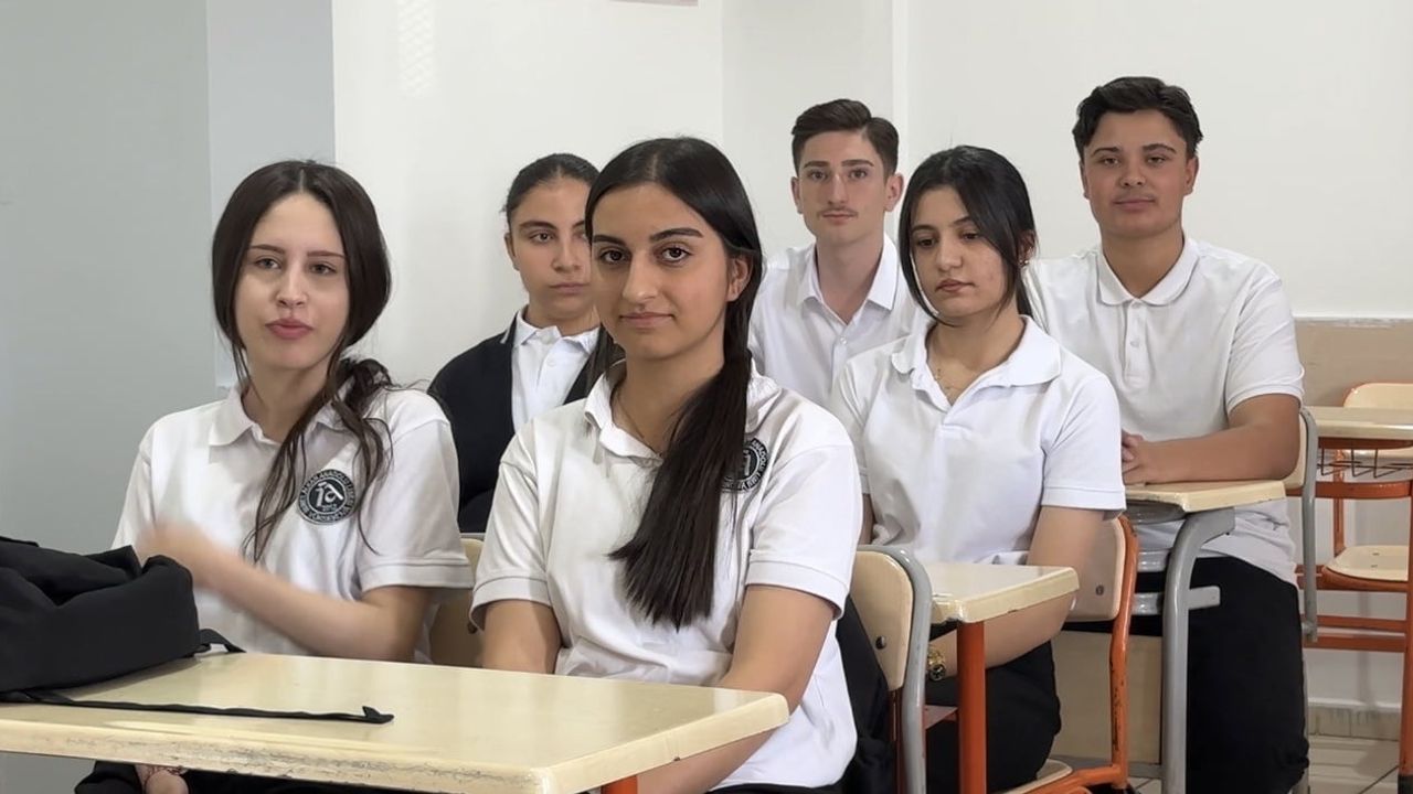Yüksekova'da ilk ders hüzünle başladı: öğretmen İkram Anuk anıldı