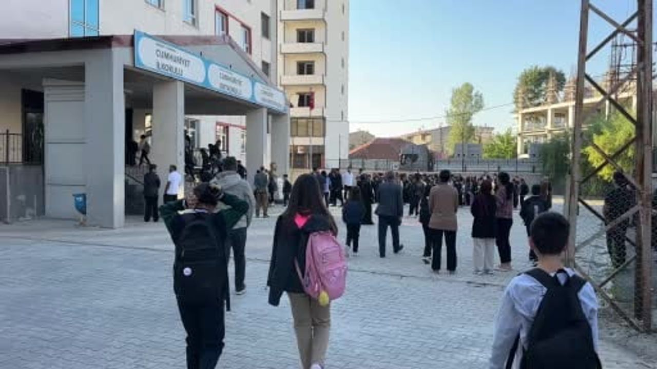 Yüksekova’da okullar açıldı: 30 bin öğrencinin yeni dönem heyecanı