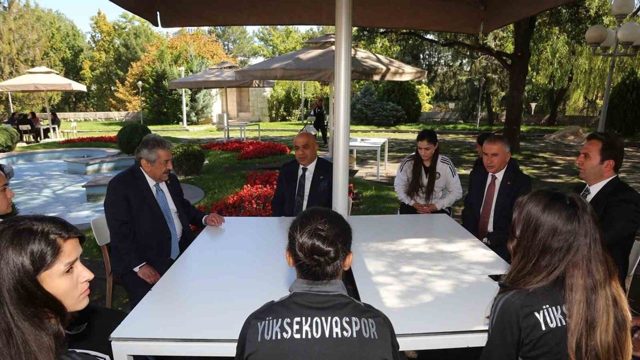 Yüksekova sporculardan MHP genel başkan yardımcısı Yıldız'a ziyaret