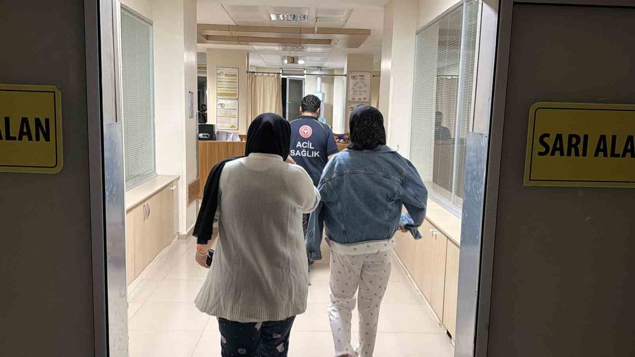Yurt yemeği şüphesiyle Adıyaman'da hastaneye kaldırılan iki öğrenci