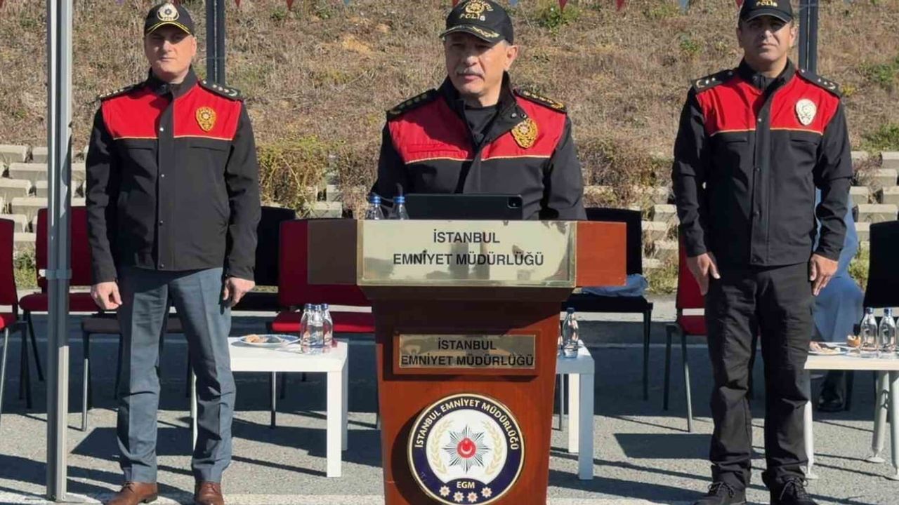 Yüz polis motosiklet üstünde göreve hazırlanıyor: son dersi Selami Yıldız verdi
