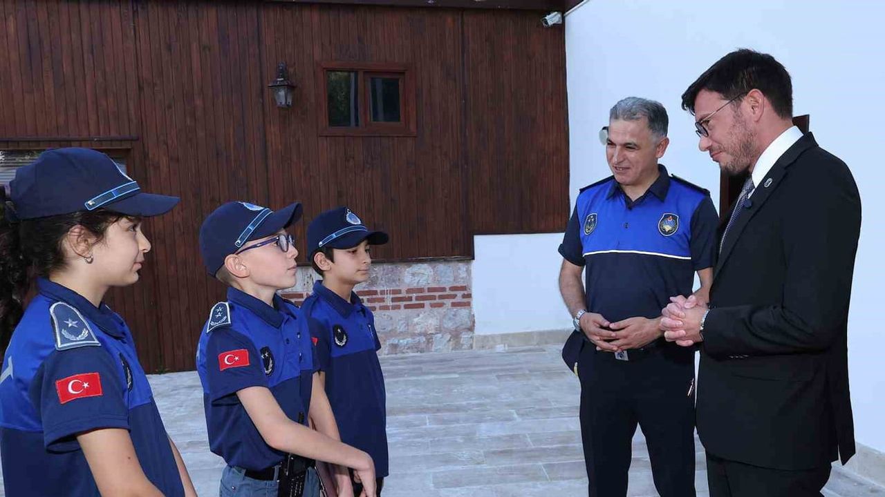 Zabıta haftasında minik ekip sahada, oyun parkında mola