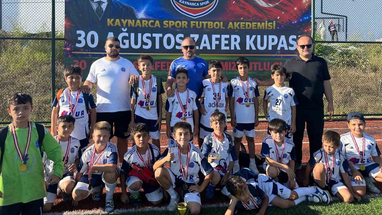 Zafer kupası'nda 1299 Bilecikspor grup lideri oldu