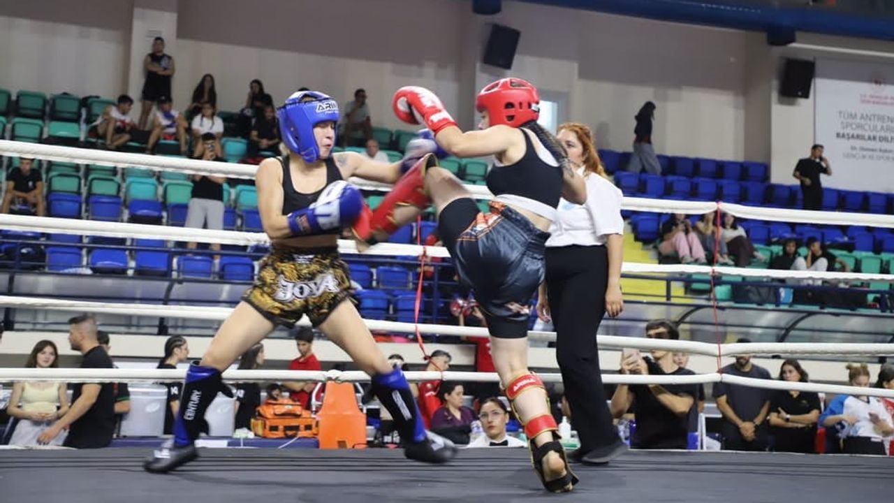Zafer topraklarında kick boks gençlerin mücadelesine sahne oldu