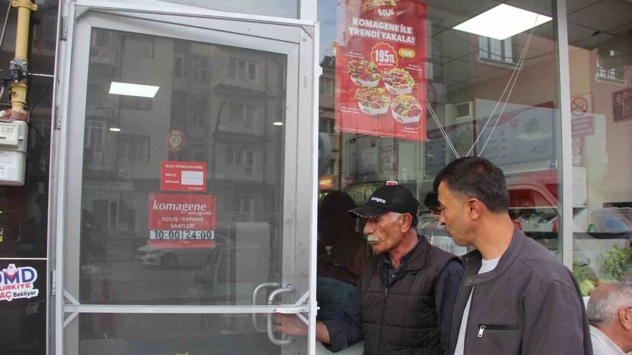 Zara'da hırsızlar iş yerlerine girip kapıları kapatarak esnafı sonradan haberdar etti