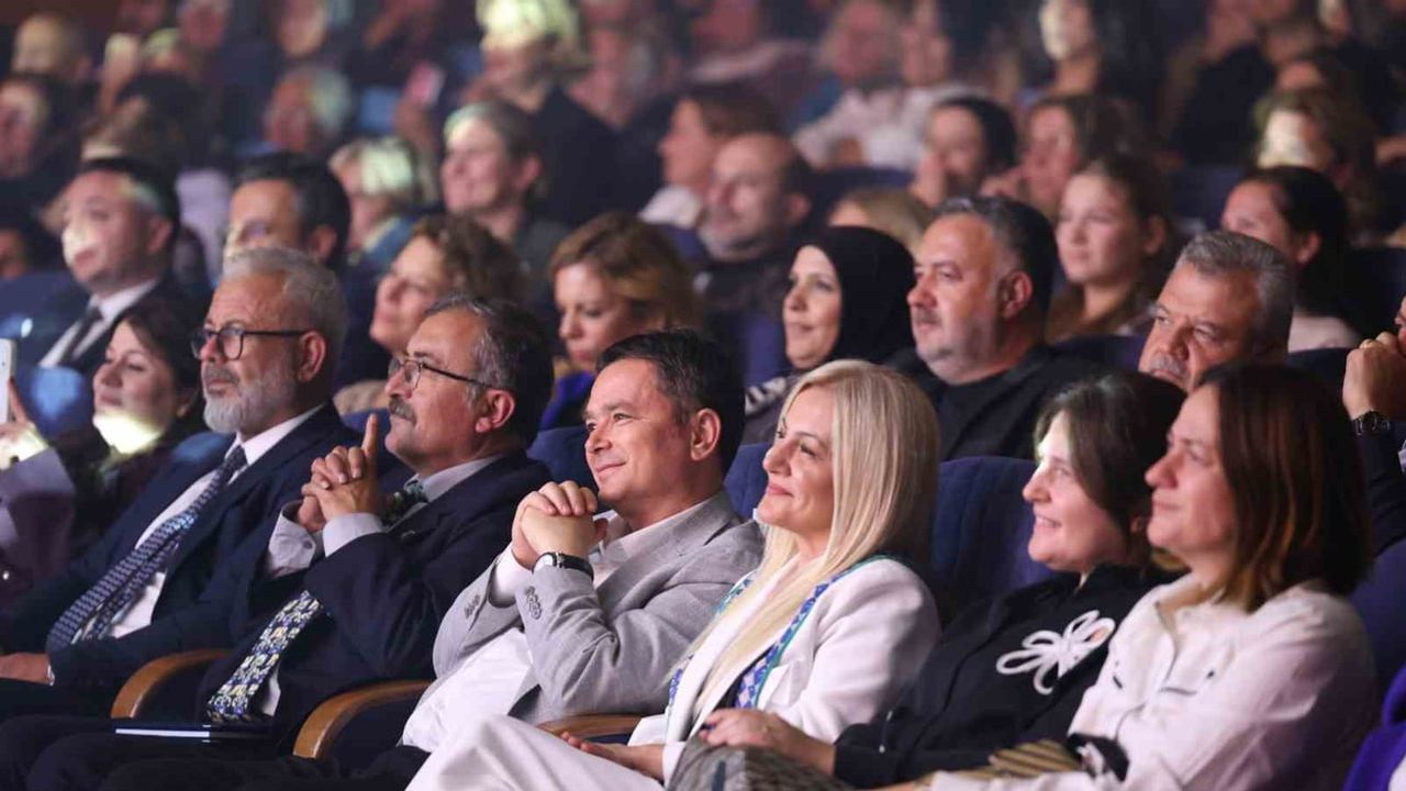 Zeki Müren kendi sesinden vasiyetiyle Bursa'da yad edildi