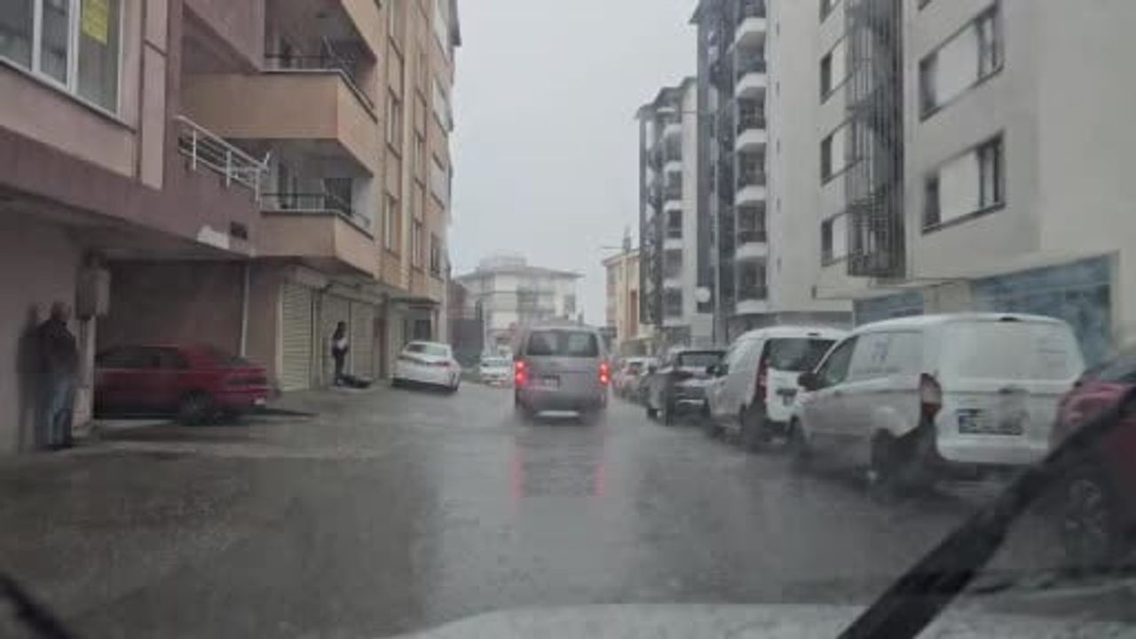 Zonguldak limanı kahverengiye döndü, fırtına ulaşımı etkiledi