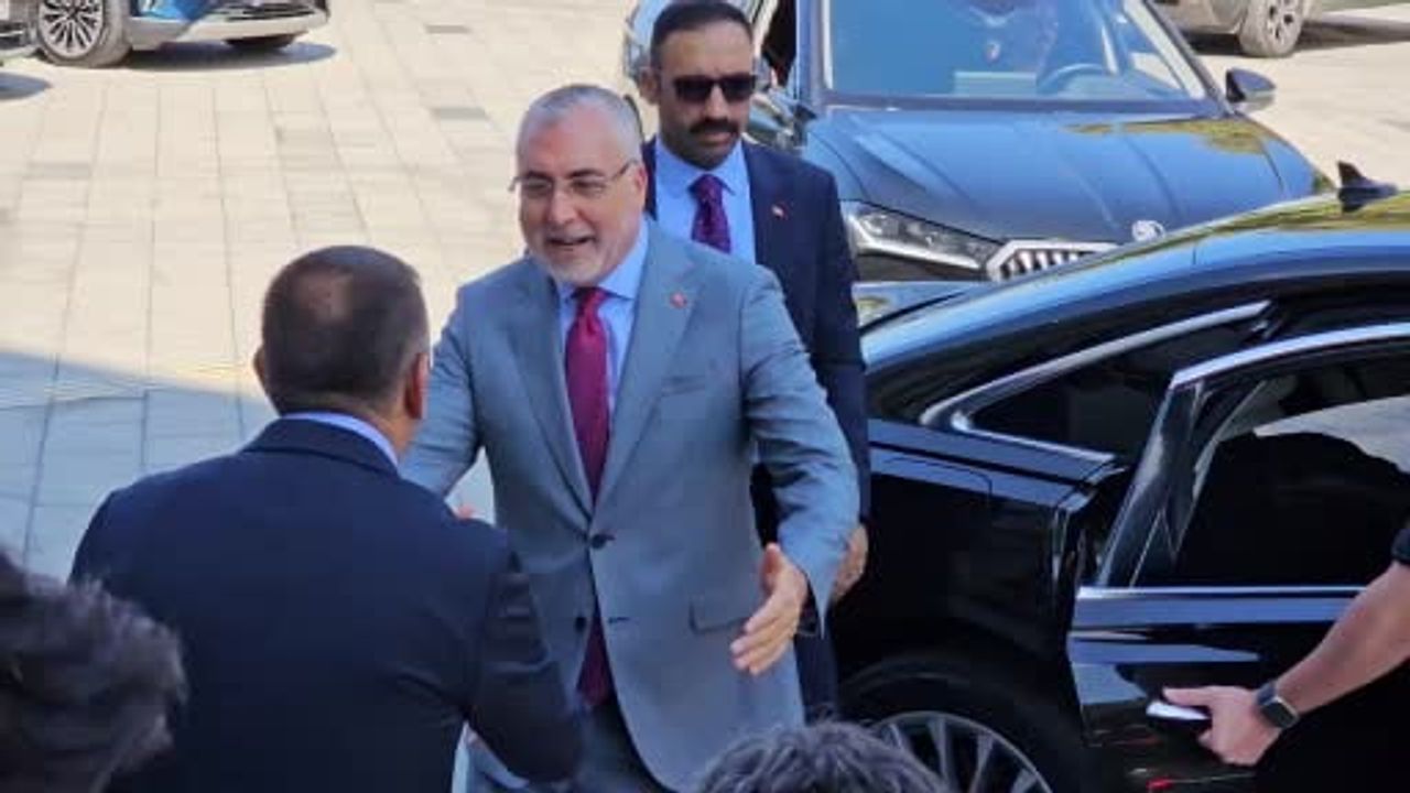 Zonguldak'ta bakan Işıkhan'dan valilik ve parti temasları