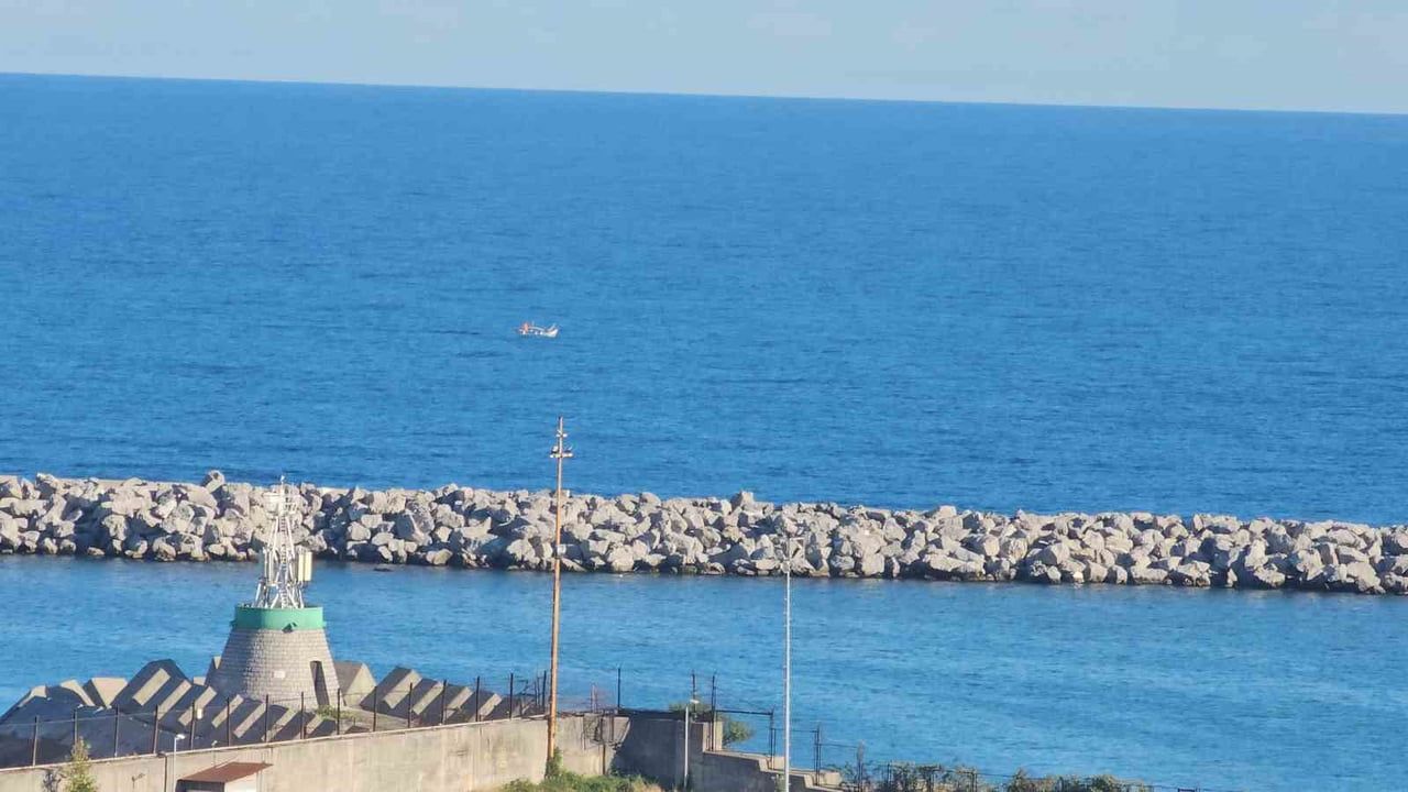 Zonguldak'ta kötü hava nedeniyle denize girişe bir gün ara verildi