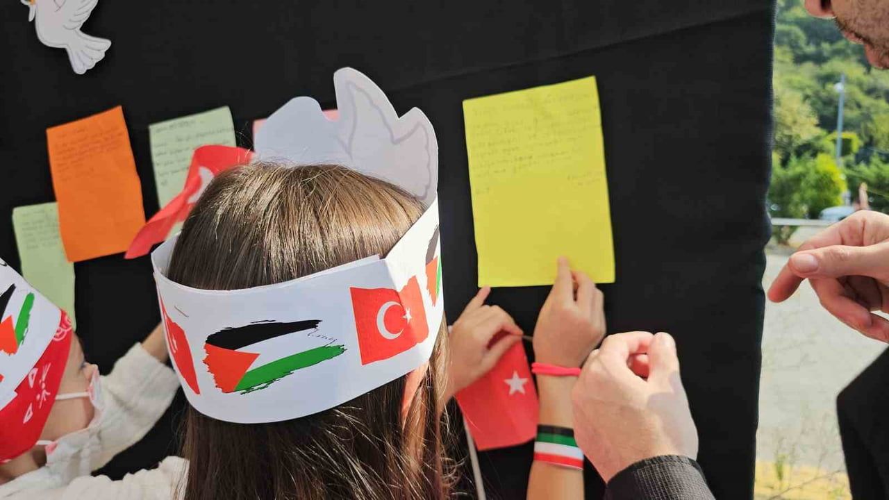 Zonguldak'ta öğrenciler gökyüzünü Filistinli çocuklara adadı