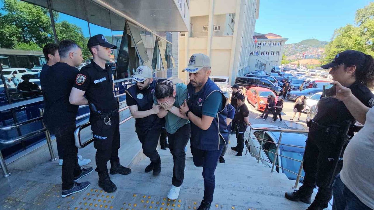 Zonguldak'ta terör soruşturmasında yargılanan dört öğrenciden ikisi tahliye edildi