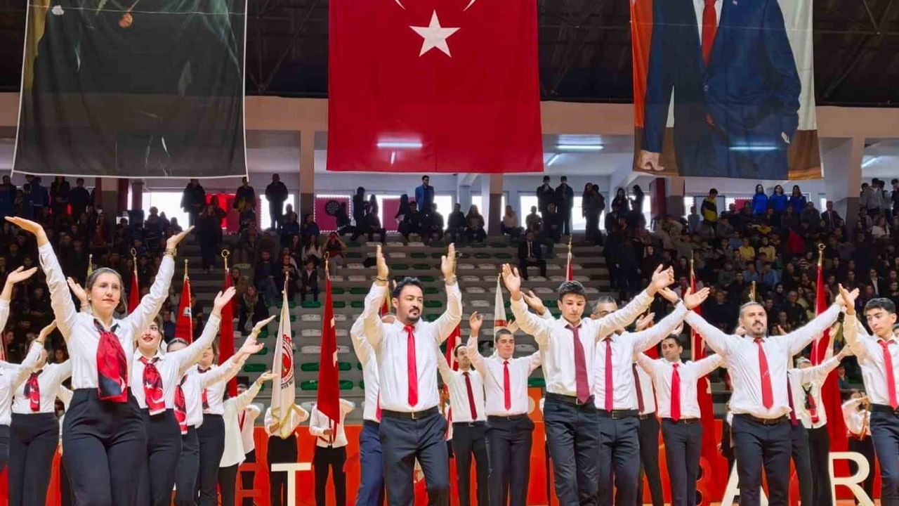 103 öğretmenden 7 yörede Cumhuriyet coşkusu