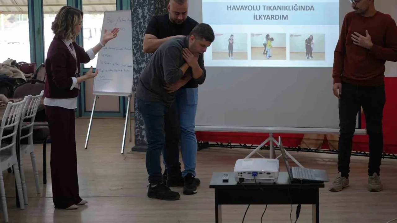Acil sağlıkta bariyerler azalıyor: Samsun'da işitme engellilere ilk yardım farkındalığı
