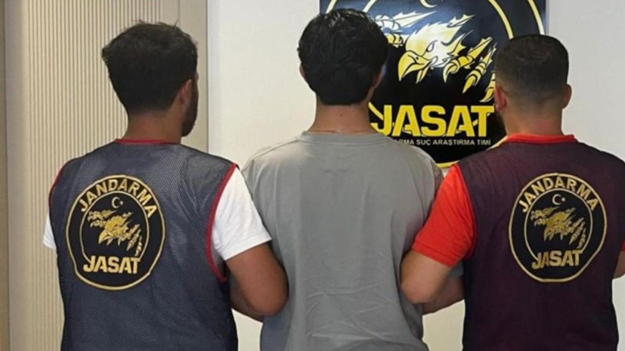 Adana'da jandarmanın takibiyle 20 yıl 3 ay hapis cezası bulunan firari yakalandı