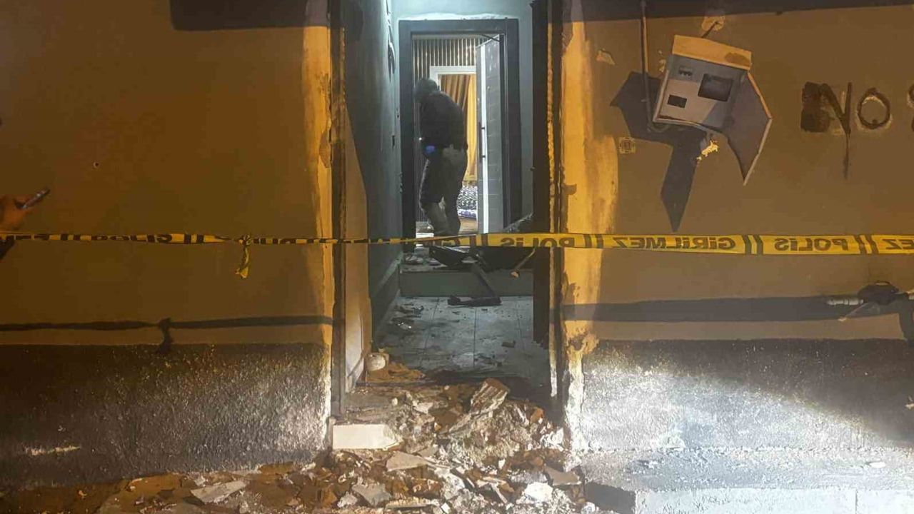 Adana'da motosikletli saldırı: evlerine el yapımı patlayıcı atılan aile sarsıldı