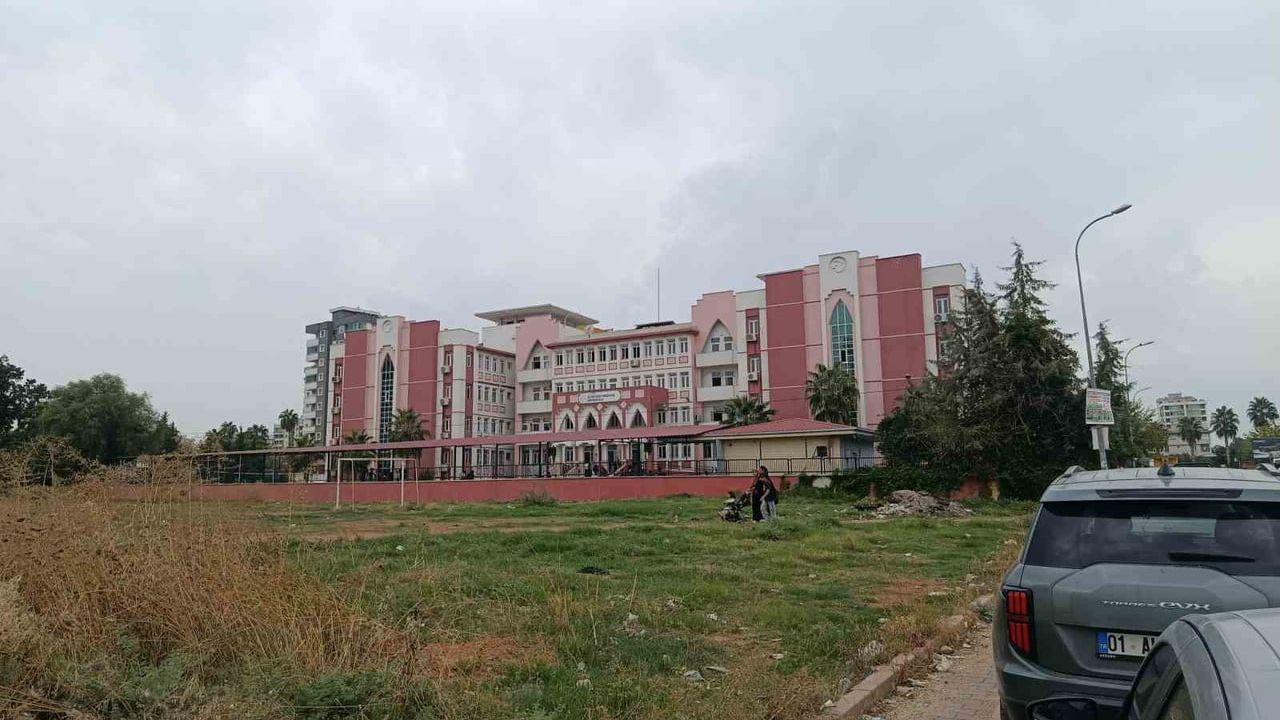 Adana'da okulda bıçaklı tartışma: 6. sınıf öğrencisi arkadaşını kolundan yaraladı