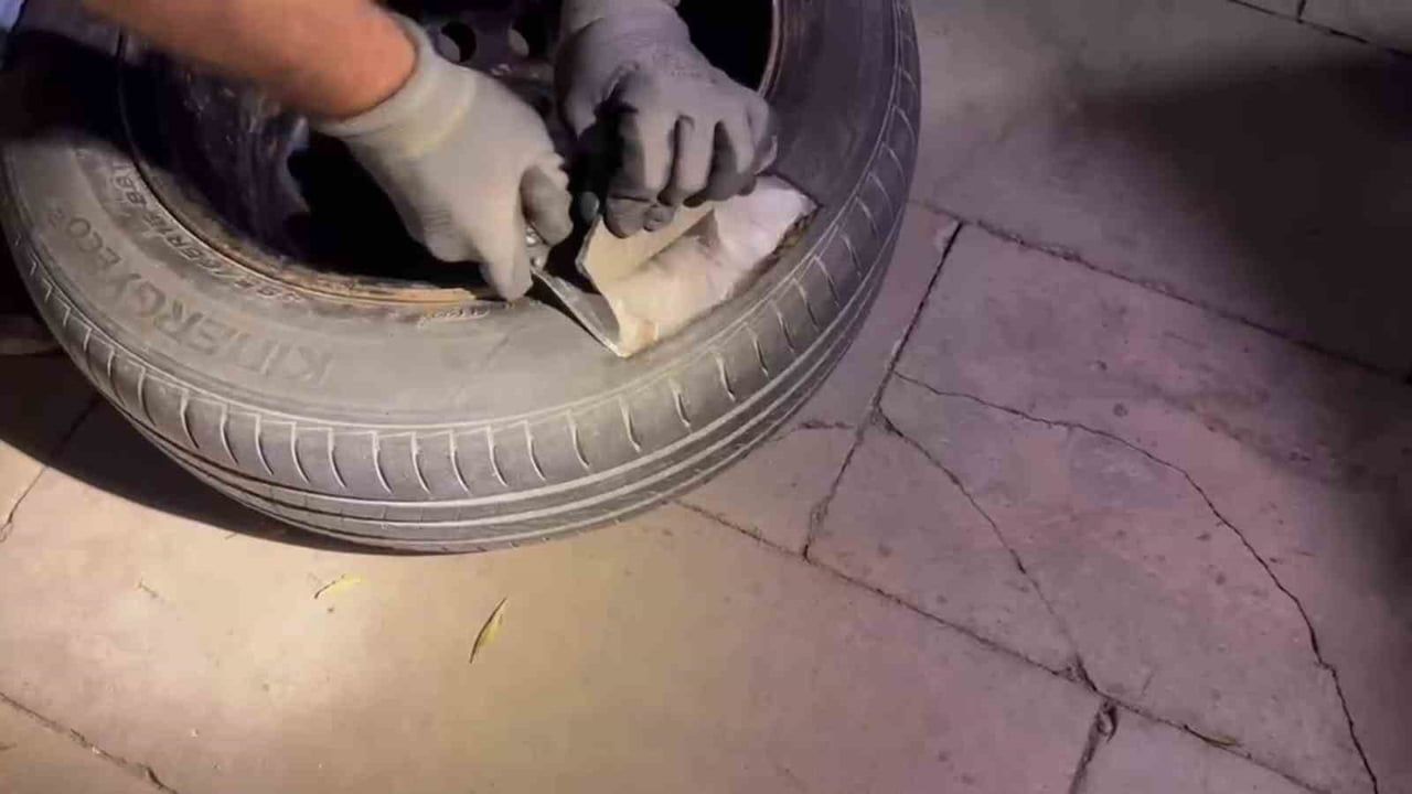 Adana'da torpidodan stepneye gizlenen 110 bin captagon ele geçirildi