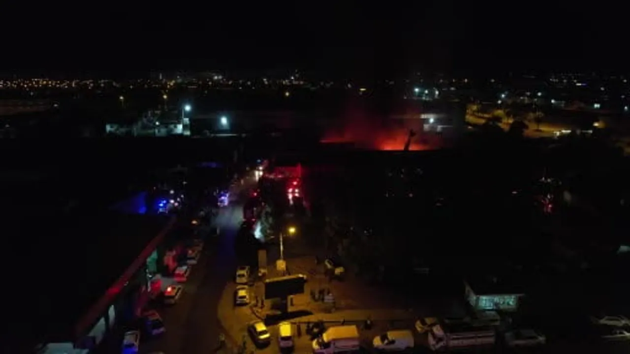 Adana halde başlayan yangın 15 iş yerinde ağır hasar bıraktı