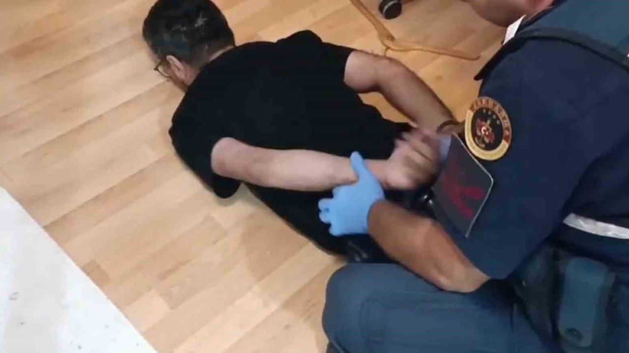 Adana operasyonunda iklimlendirme çadırlarında skunk bitkileri ve kubar esrar bulundu