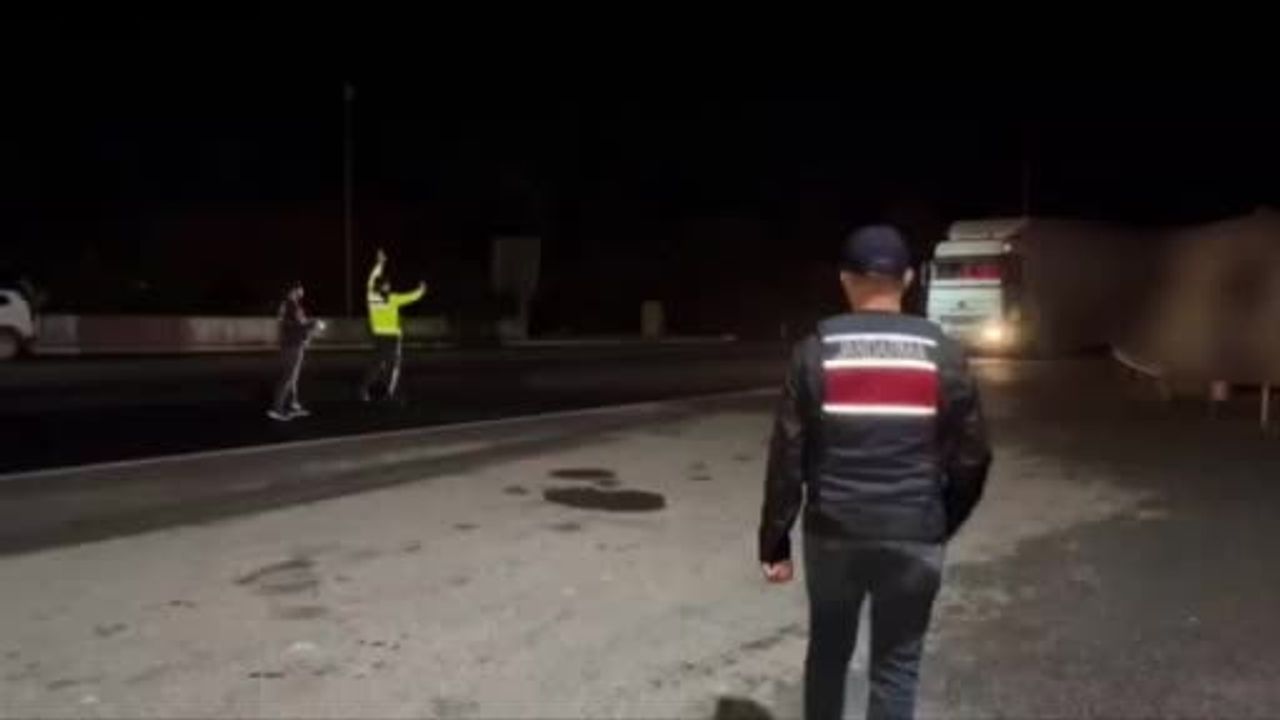 Adana otoyolunda üç tırdan piyasa değeri 25 milyon liralık kaçak tütün çıktı