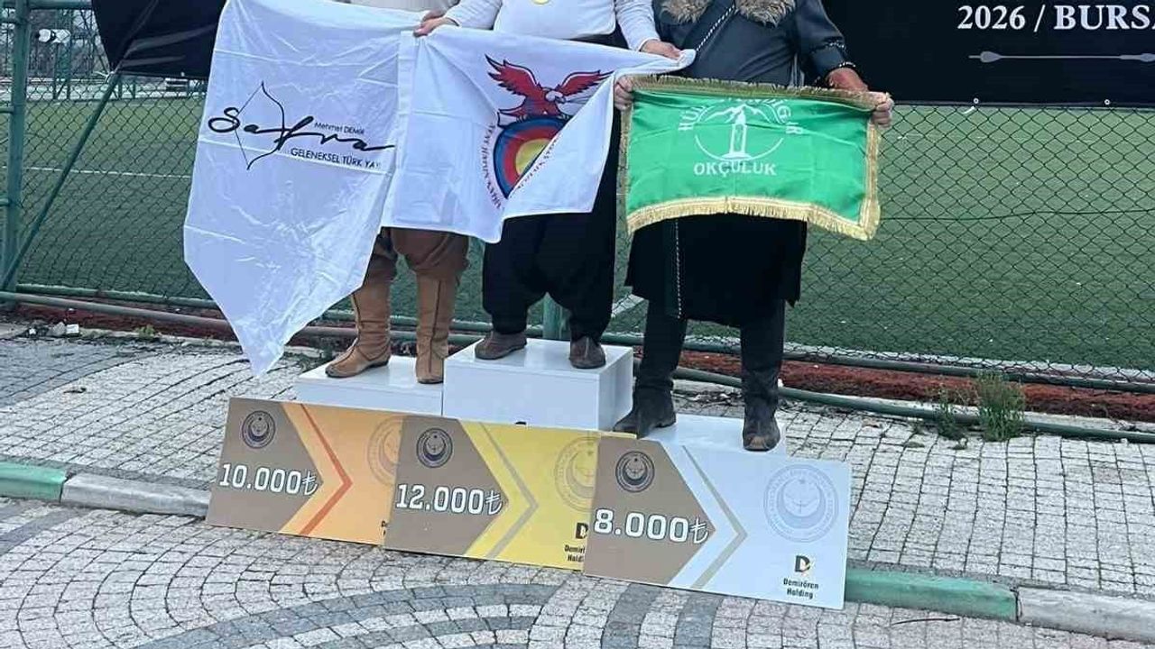 Adanalı okçular Karacabey'de kürsüyü paylaştı