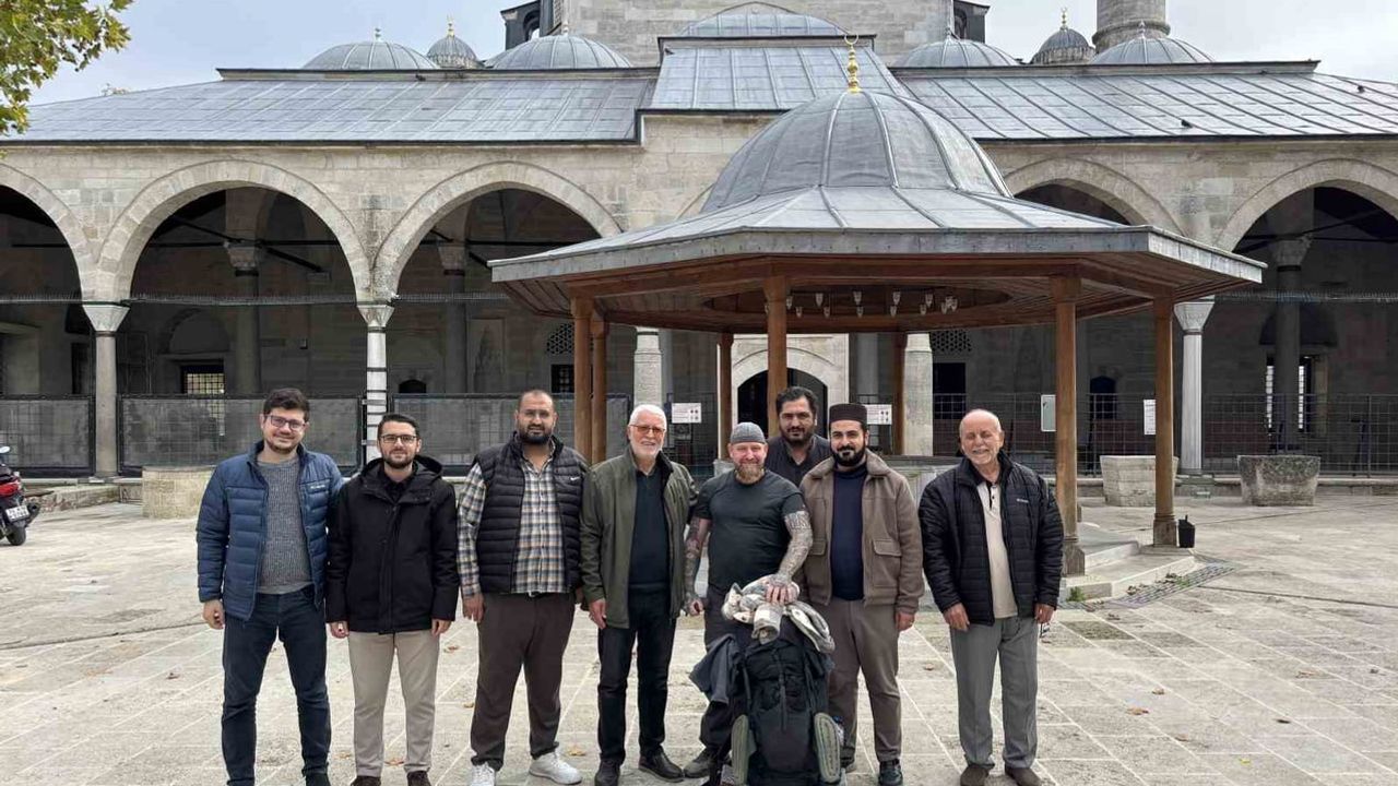 Adımlarıyla kutsala: Berlin'den yola çıkan Umar Babaeski'de 88. gününü tamamladı