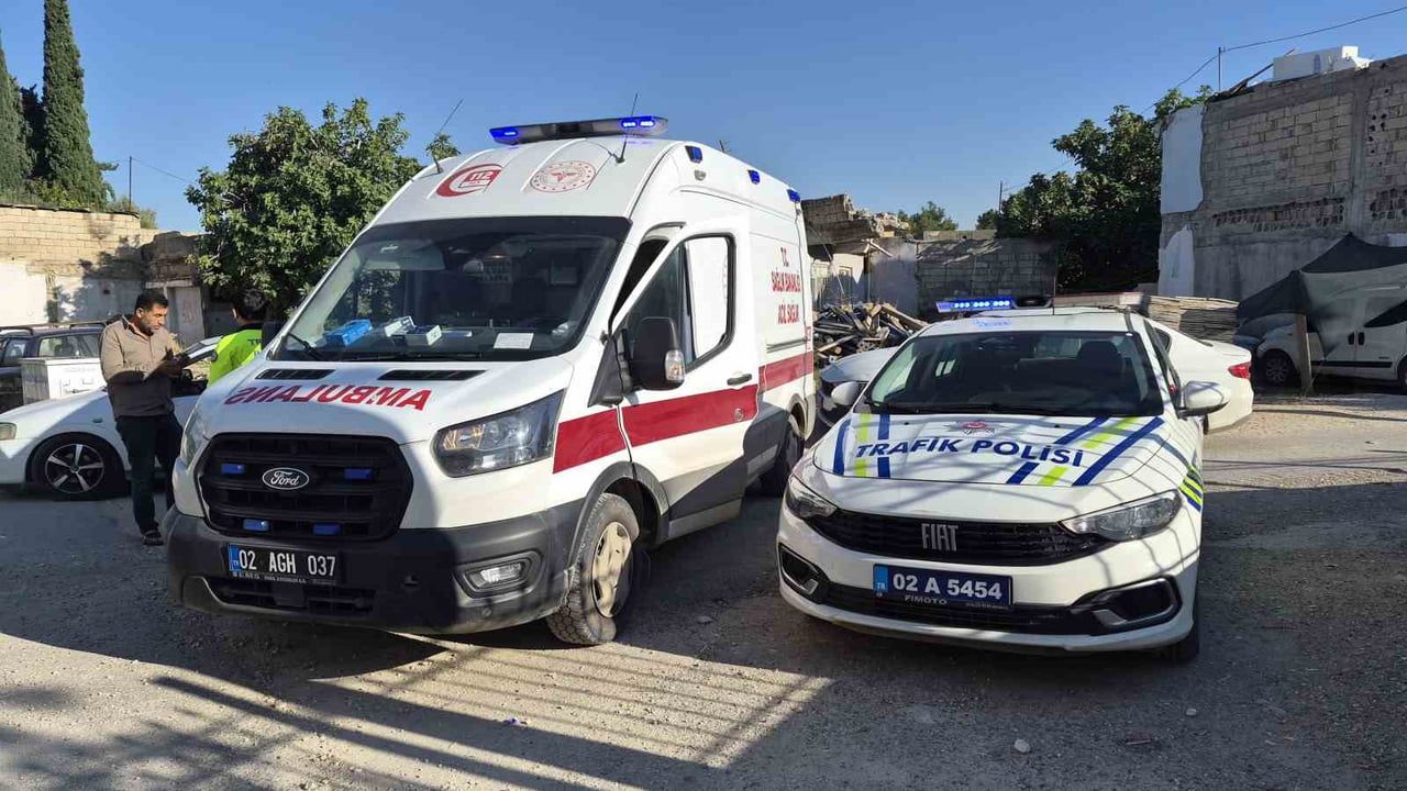 Adıyaman'da sokak kazası: bisiklet otomobile çarptı, sürücü hastaneye kaldırıldı
