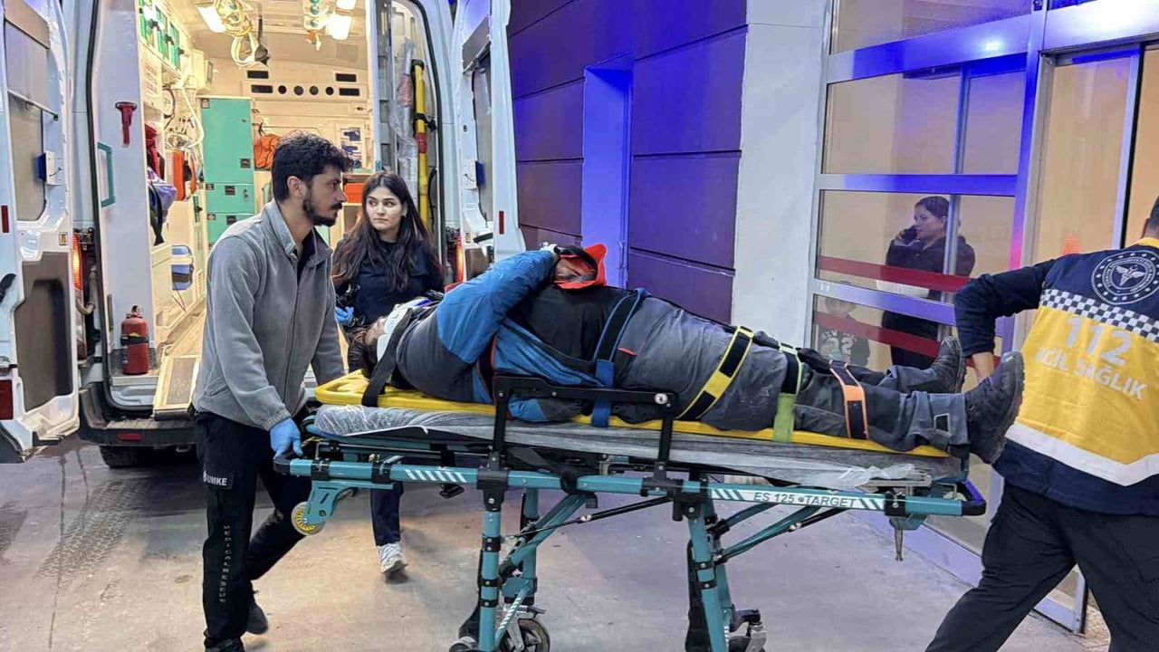 Adıyaman'da yağmur sonrası kayganlaşan yolda motosiklet sürücüsü yaralandı