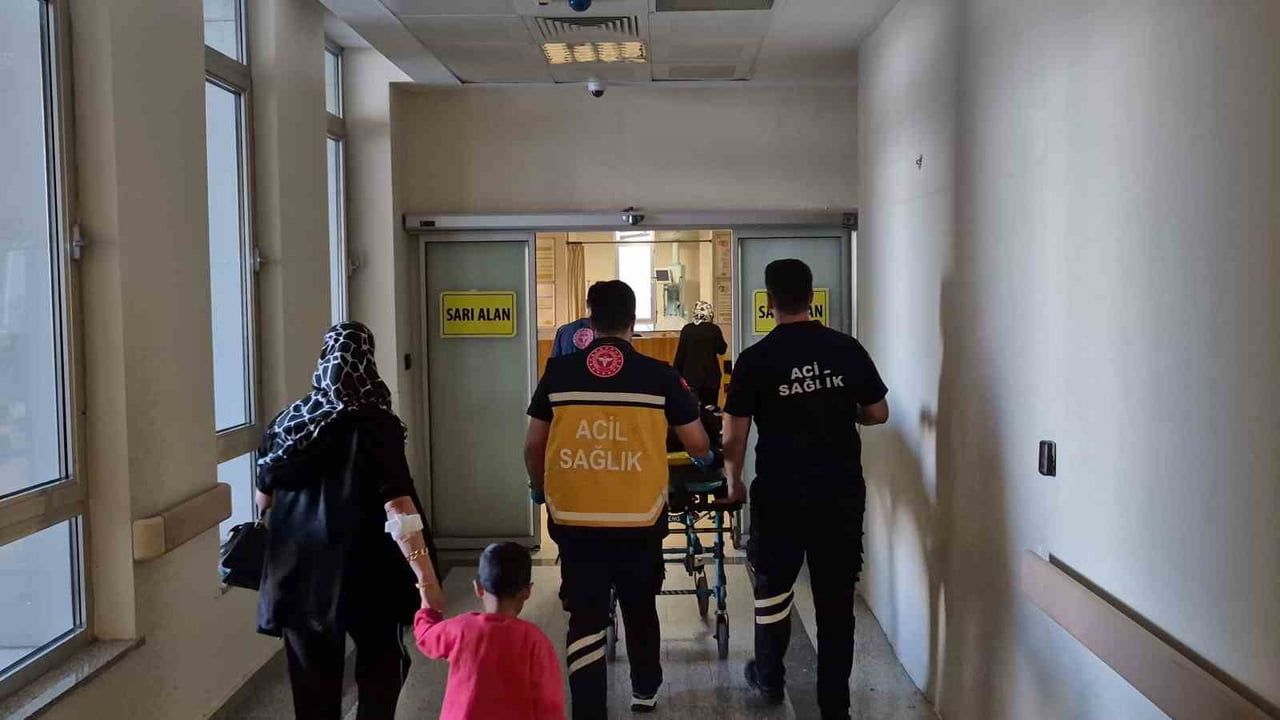 Adıyaman Esentepe'de üç tekerlekli motosiklet devrildi: iki yaralı