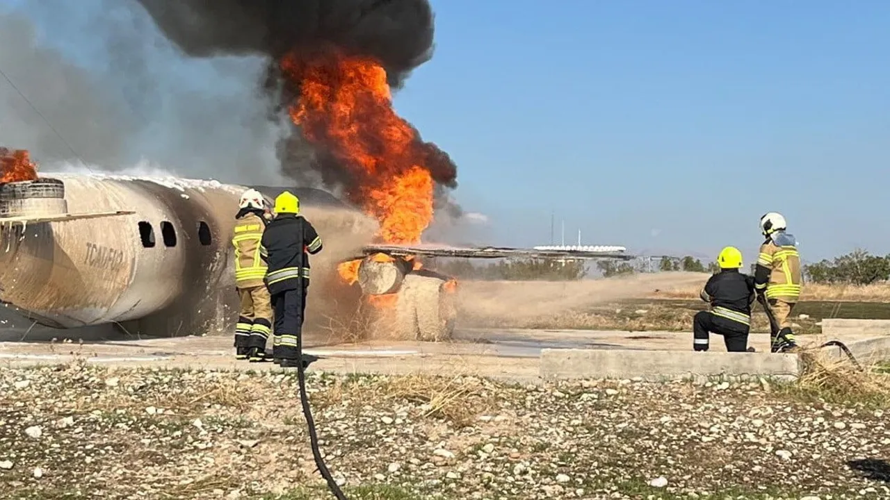 Adıyaman havalimanında gerçeğe yakın uçak yangını tatbikatı