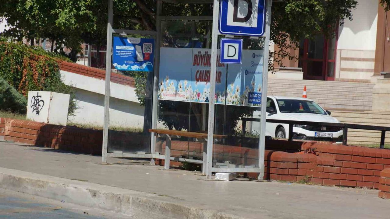 Adliye önünde fünye ile patlatılan şüpheli paket boş çıktı