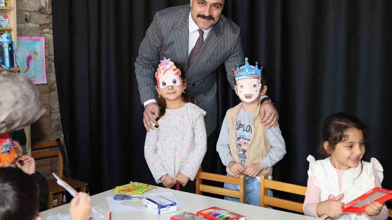 Afrodisias’ta tarihle buluşan çocuk atölyesi minikler kazı ve sanatla öğreniyor
