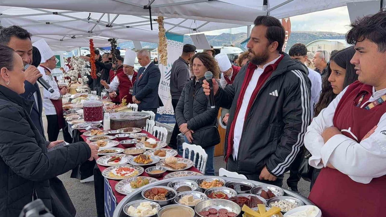 Afyonkarahisar'da 257 metrelik Anadolu sofrası Guinness rekoruyla tescillendi