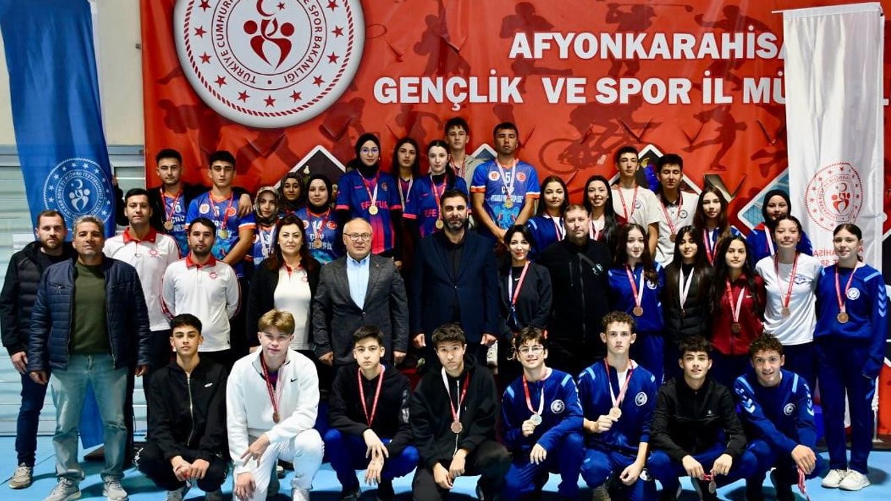 Afyonkarahisar'da floor curling kulüp müsabakalarında Şimşekler öne çıktı