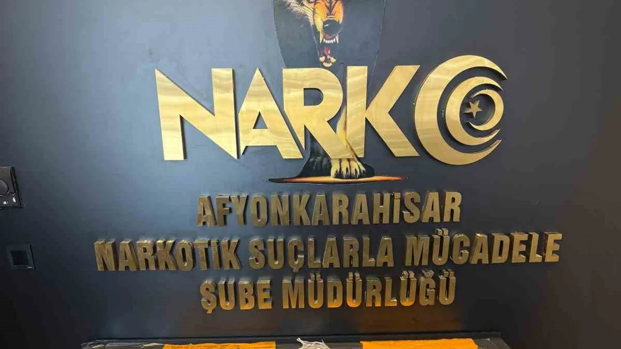 Afyonkarahisar'da peçeteye emdirilmiş 17 bin 600 kullanımlık uyuşturucu bulundu